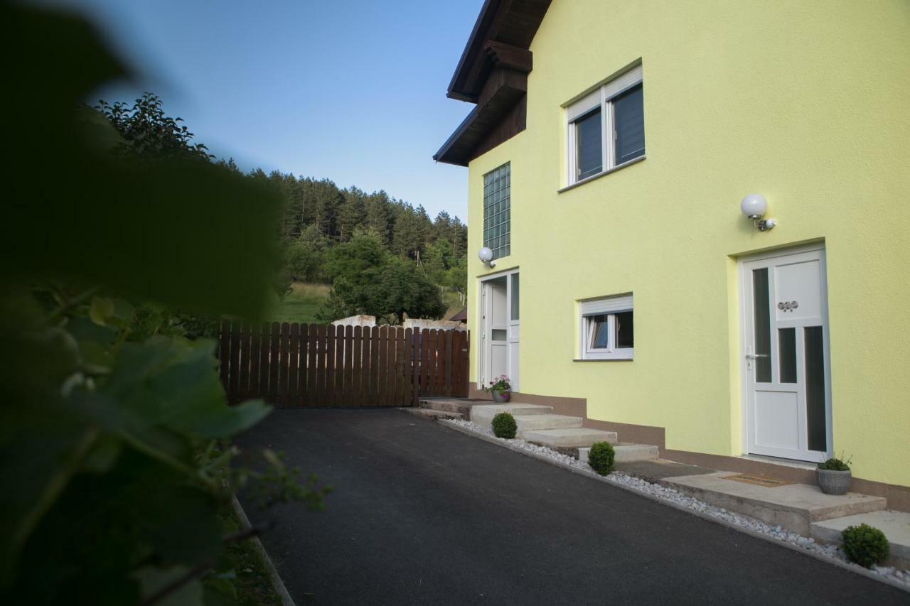 شقة Otočac  في Apartman Maja المظهر الخارجي الصورة