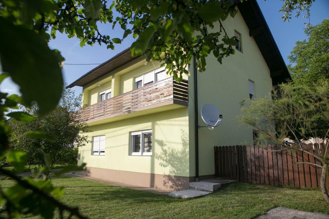 شقة Otočac  في Apartman Maja المظهر الخارجي الصورة